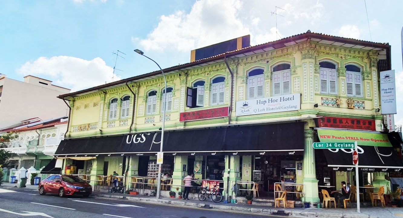 Gems Ville is just some minutes walking distance to coffee shops along Geylang Road